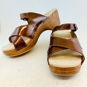 Dansko Toffee Brown Crinkle Patent Leather Sela Criss Cross Sandals 37 6.5 7